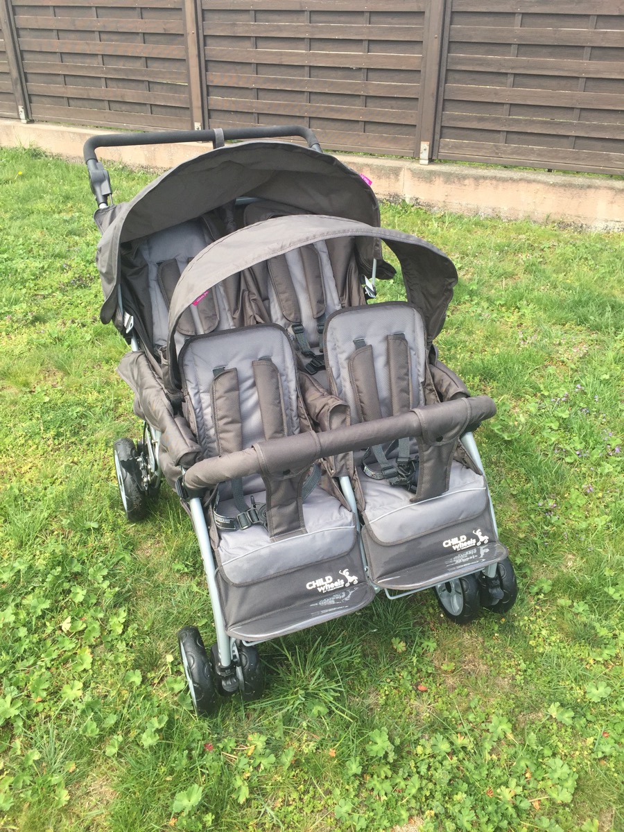 Für kleine Streifzüge in der Nähe, haben wir unseren Vierlingswagen, ideal für Hop-On-Hop-Off Zwerge.