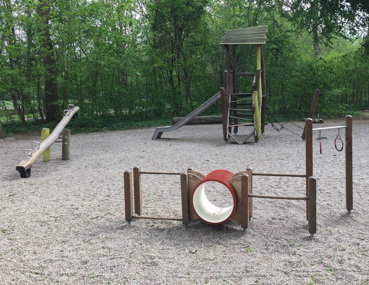 Schattenspielplatz für heiße Tage